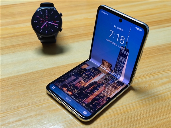 “小折叠”新标杆：华为Pocket S开箱图赏