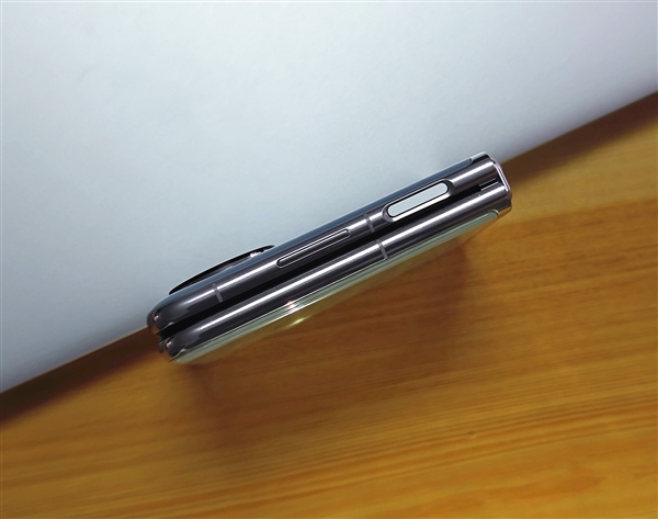 “小折叠”新标杆：华为Pocket S开箱图赏