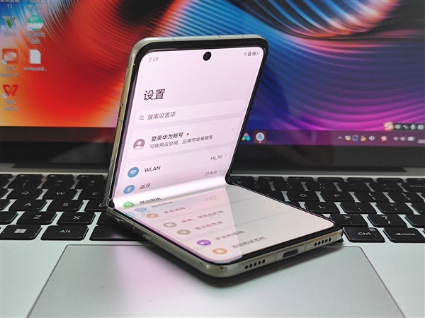 “小折叠”新标杆：华为Pocket S开箱图赏