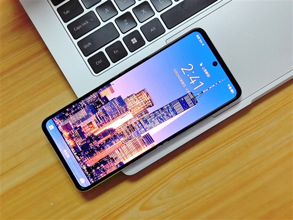 “小折叠”新标杆：华为Pocket S开箱图赏