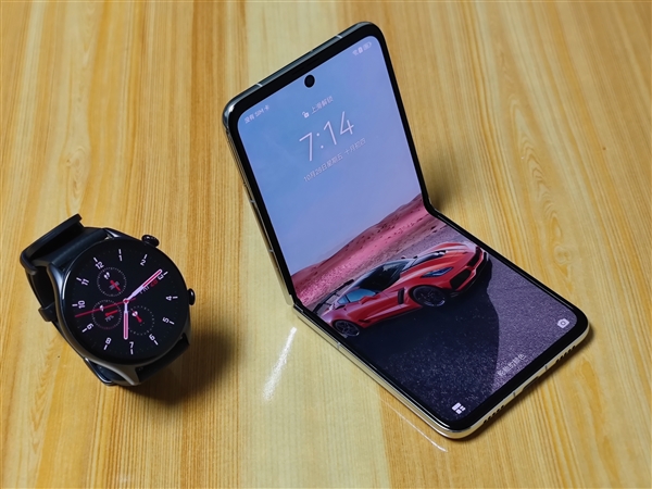 “小折叠”新标杆：华为Pocket S开箱图赏