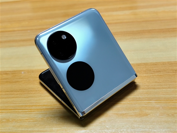 “小折叠”新标杆：华为Pocket S开箱图赏
