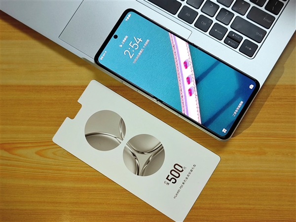 “小折叠”新标杆：华为Pocket S开箱图赏