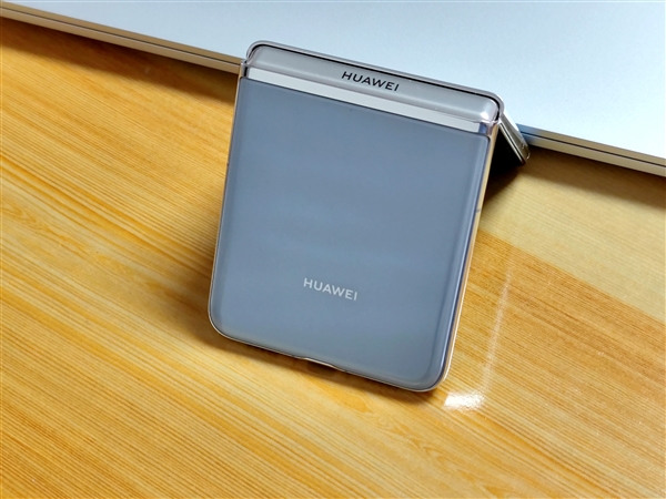 “小折叠”新标杆：华为Pocket S开箱图赏