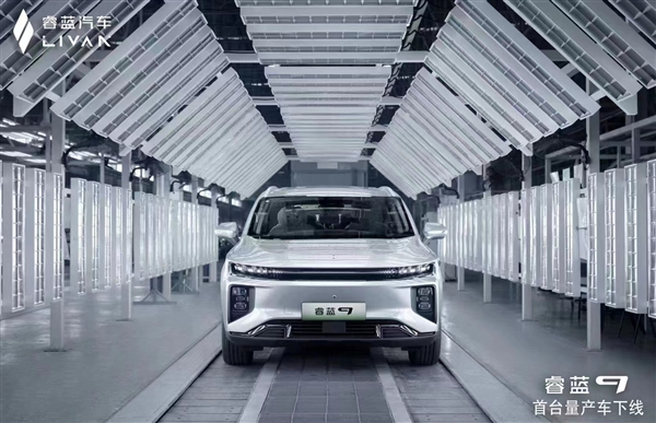 前脸神似理想L9 吉利睿蓝RL9首车下线：豪越换壳颜值大增