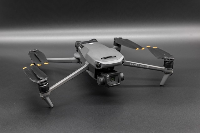 大疆新款无人机Mavic 3 Classic评测：性价比更高了