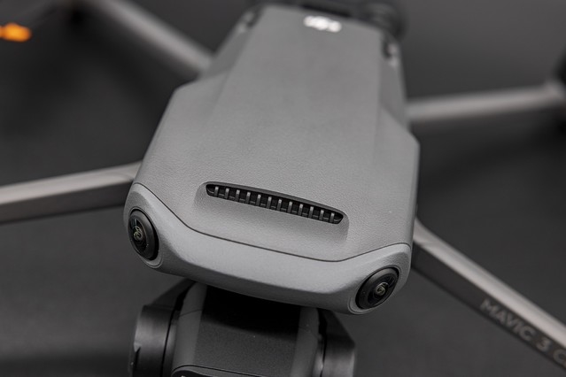 大疆新款无人机Mavic 3 Classic评测：性价比更高了