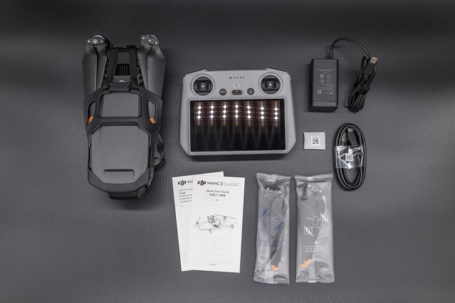 大疆新款无人机Mavic 3 Classic评测：性价比更高了
