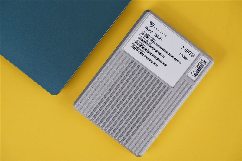 100TB残酷写入测试！希捷雷霆5350H 7.68TB SSD评测