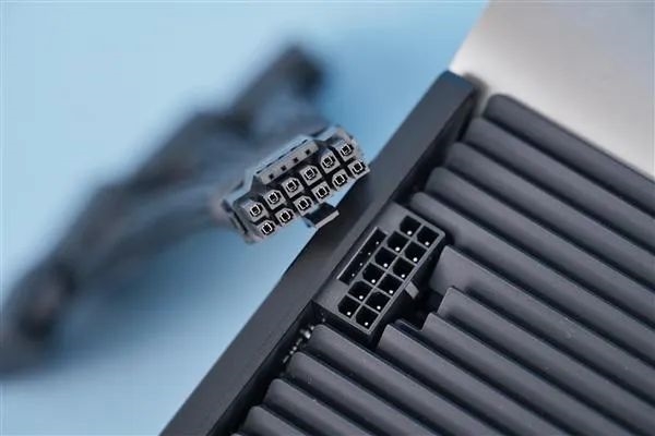 RTX 4090显卡着火了 已经至少15起！可能就因为一根线