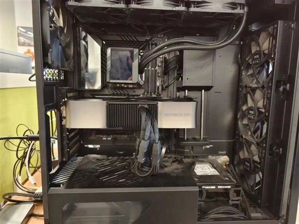 RTX 4090显卡着火了 已经至少15起！可能就因为一根线