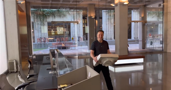 马斯克收购推特 汽车厂商们怎么还不愿意了