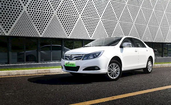 比亚迪E5六年跑了15万公里!车主:基本没有衰减