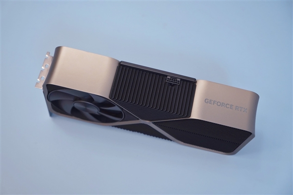 9499元游戏神卡！NVIDIA RTX 4080显卡拆解图赏