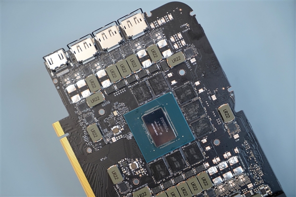 9499元游戏神卡！NVIDIA RTX 4080显卡拆解图赏