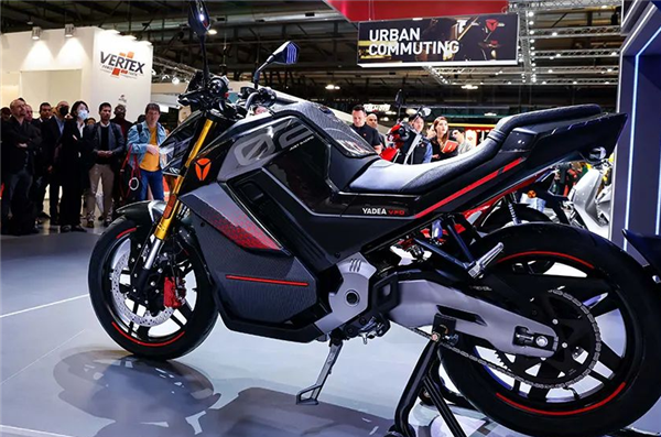 雅迪VFD跨骑电摩发布:中置电机、最大续航140km