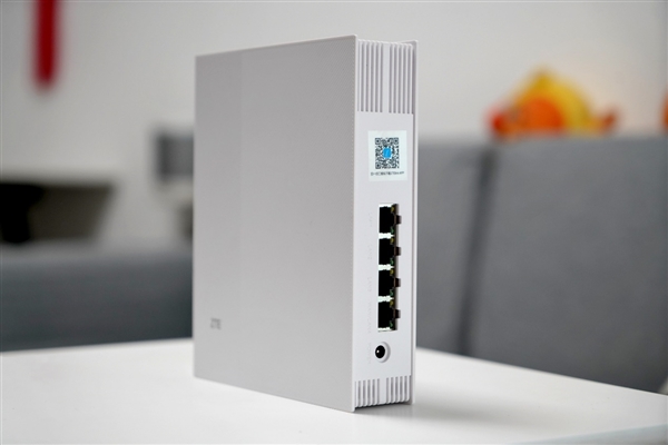 中兴新一代5G室内CPE图赏：5G全网通 支持中国四大运营商