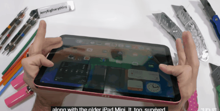 iPad 10质量堪忧：惨遭一掰两半
