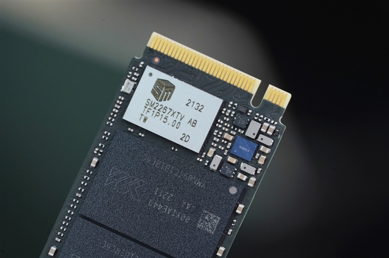 读取逼近4GB/s！长江存储OEM SSD评测