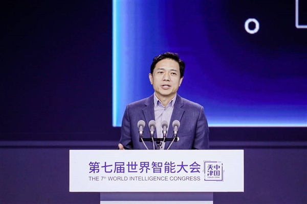 李彦宏:AI不会替代人类工作机会 而会创造更多就业