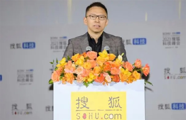 张朝阳称大模型国内炒得过热:搜狐仍在观望