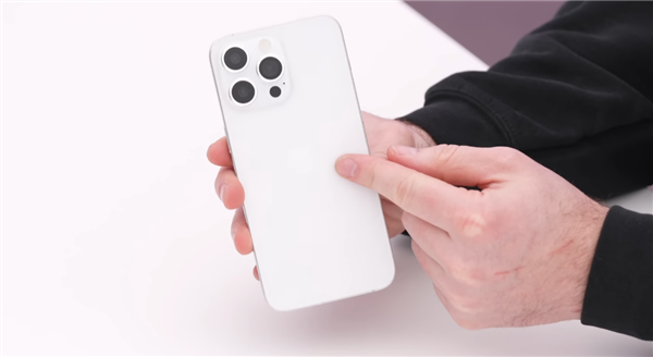口碑血崩还敢备货亿台？只因iPhone 15这技术领先安卓一年