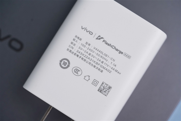12.1英寸144Hz高刷屏+天玑9000！vivo Pad2开箱图赏