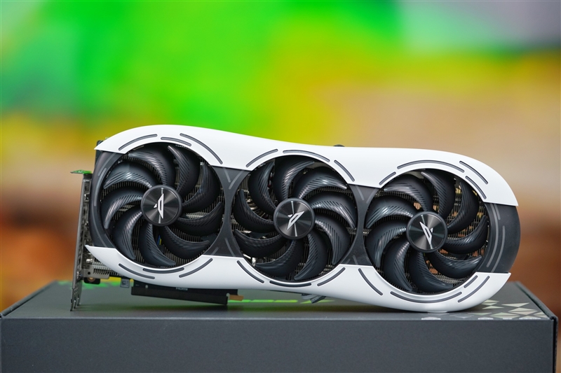 堆料不留遗憾满血顶级非公旗舰!索泰RTX 4090 PGF OC评测