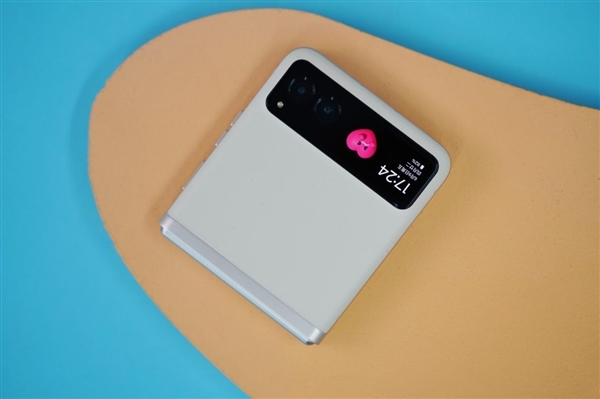 最便宜折叠屏!moto razr 40宣布将开启预售:仅3999元起