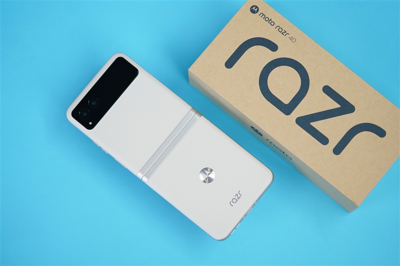 第四代纵折手机moto razr 40评测:好玩实用 不到4千真值了