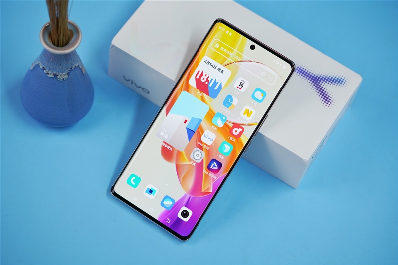 双曲OLED屏 能用14小时!vivo Y78+评测:冲屏幕续航也值了