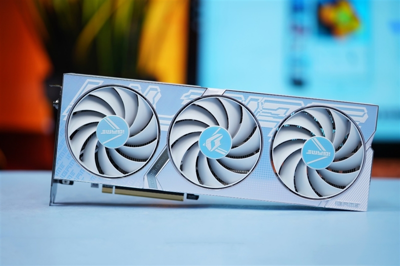 性能不弱于RTX 3070!七彩虹纯白色 4060 Ti评测