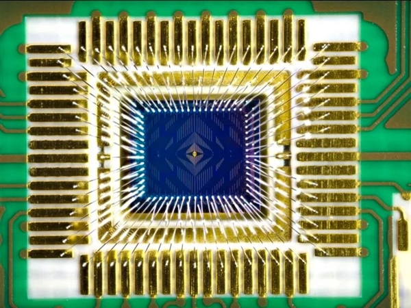 英特尔发布全新量子芯片：用上EUV工艺、95%良率