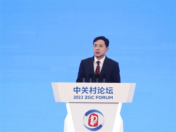 AI会取代人类吗？李彦宏：机器变不成人的