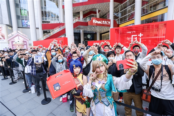 3699元 一加新机下周首销：预售时被抢光 线下人山人海