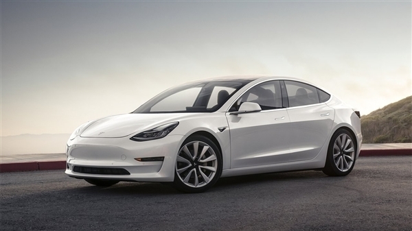 Model 3充电时冒白烟 特斯拉甩锅充电桩:电流太大了