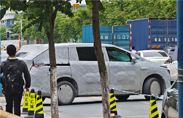 专为年轻人而来？何小鹏预告全新车型X9：“年轻态”MPV