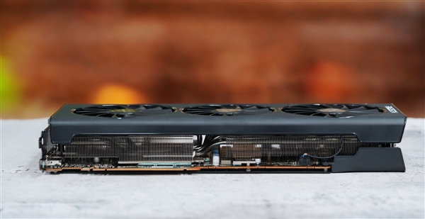 16GB显存非常能打！讯景RX 6800图赏