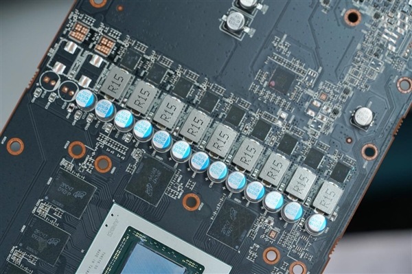 16GB显存非常能打！讯景RX 6800图赏