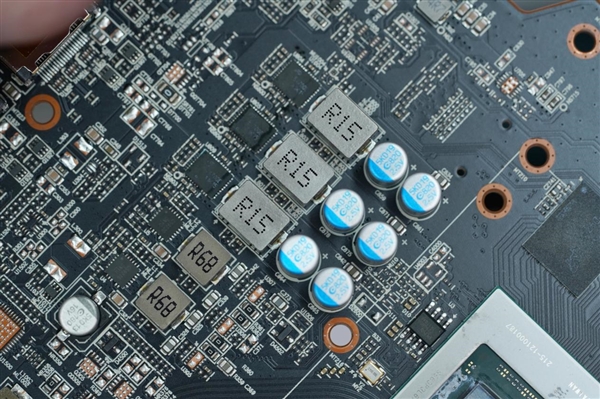 16GB显存非常能打！讯景RX 6800图赏