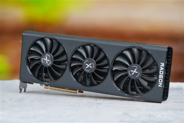 16GB显存非常能打！讯景RX 6800图赏