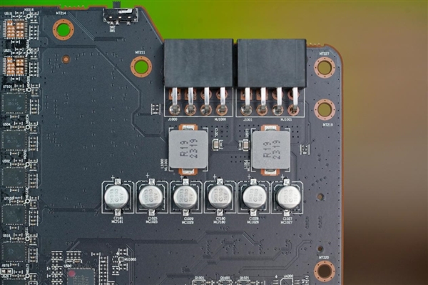 16GB显存非常能打！讯景RX 6800图赏