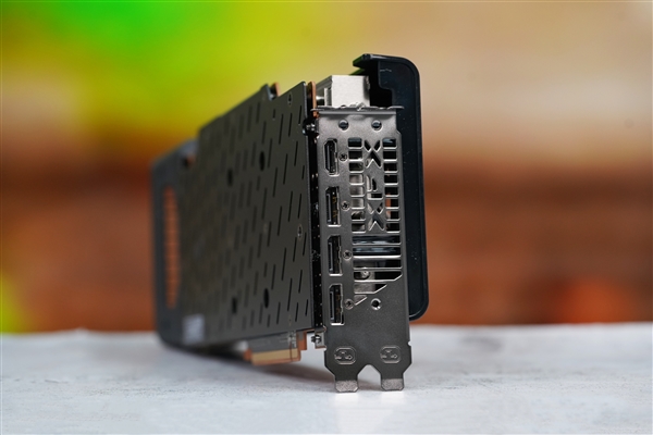 16GB显存非常能打！讯景RX 6800图赏