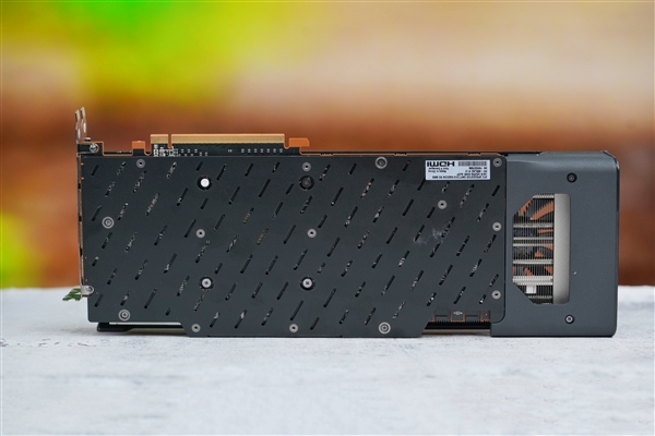 16GB显存非常能打！讯景RX 6800图赏