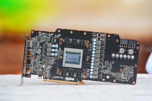16GB显存非常能打！讯景RX 6800图赏