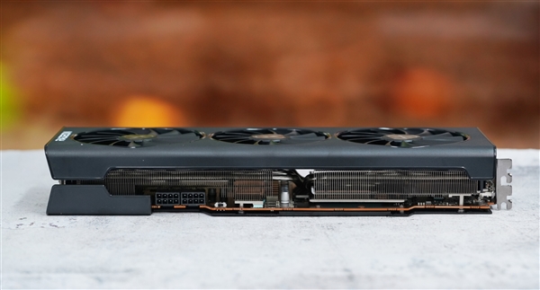 16GB显存非常能打！讯景RX 6800图赏