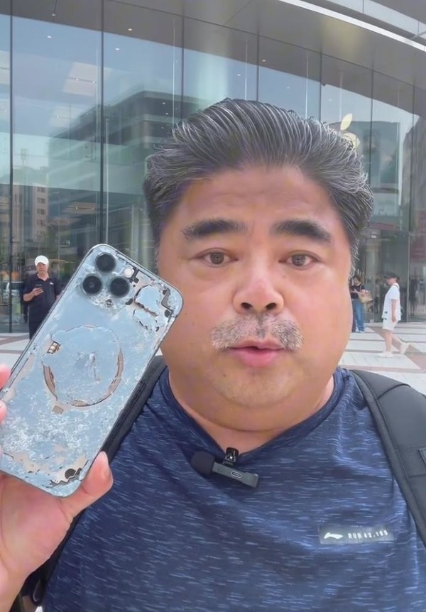 戏剧性拉满!演员刘金苹果店前怒砸iPhone仍在用苹果手机