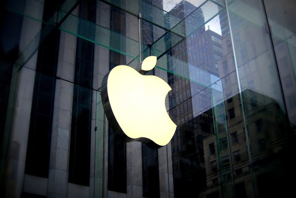 痛击苹果黑点！iPhone15多烂都卖爆：不买华为是你被绑架