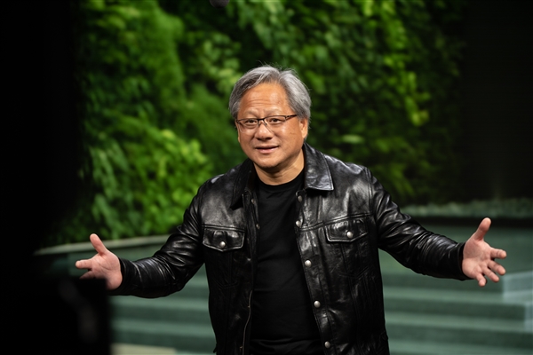 显卡大卖竟是业绩造假?英伟达陷围攻 黄仁勋先套现3.4亿