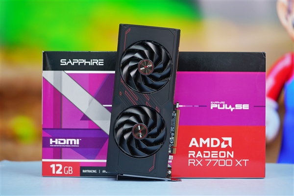 小巧双风扇!蓝宝石RX 7700 XT白金版显卡图赏